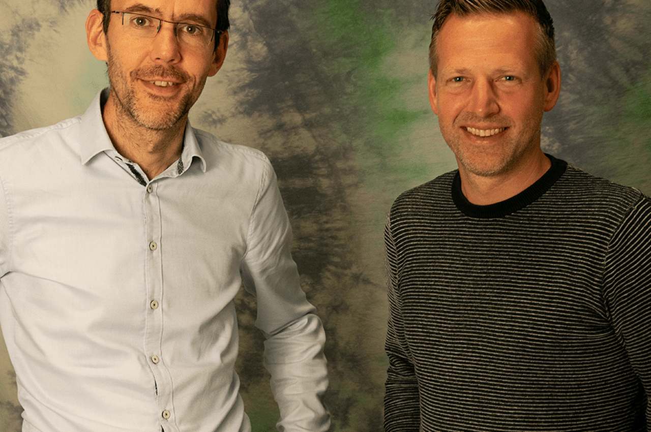 Hendrik Meuwese (links) en Raymond Derksen (rechts) van Waterschap Scheldestromen
