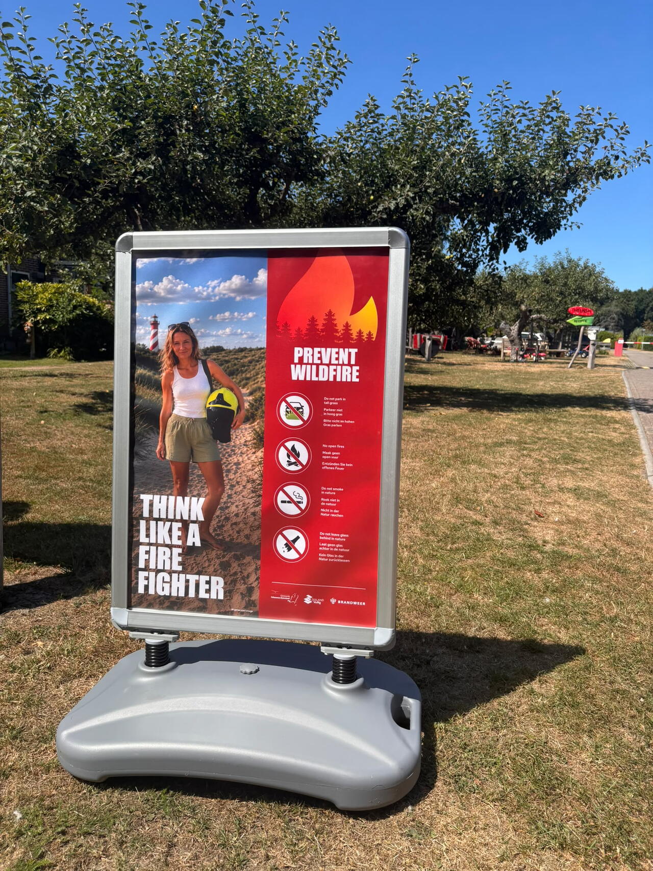Think like a firefighter stoepbord natuurbrand